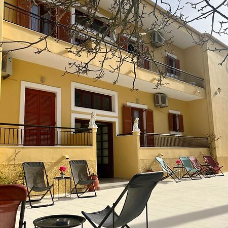 Nicoll Apartments Ахарави Екстериор снимка