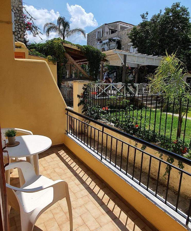Nicoll Apartments Ахарави Екстериор снимка