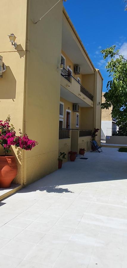 Nicoll Apartments Ахарави Екстериор снимка